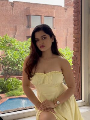 Priyanka Chaturvedi Instagram - Buttery yellow 💛