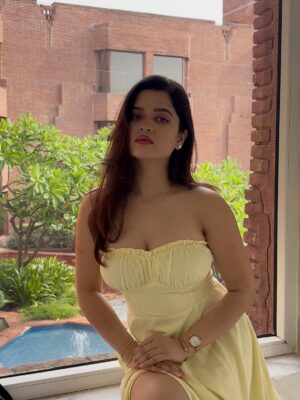 Priyanka Chaturvedi Instagram - Buttery yellow 💛