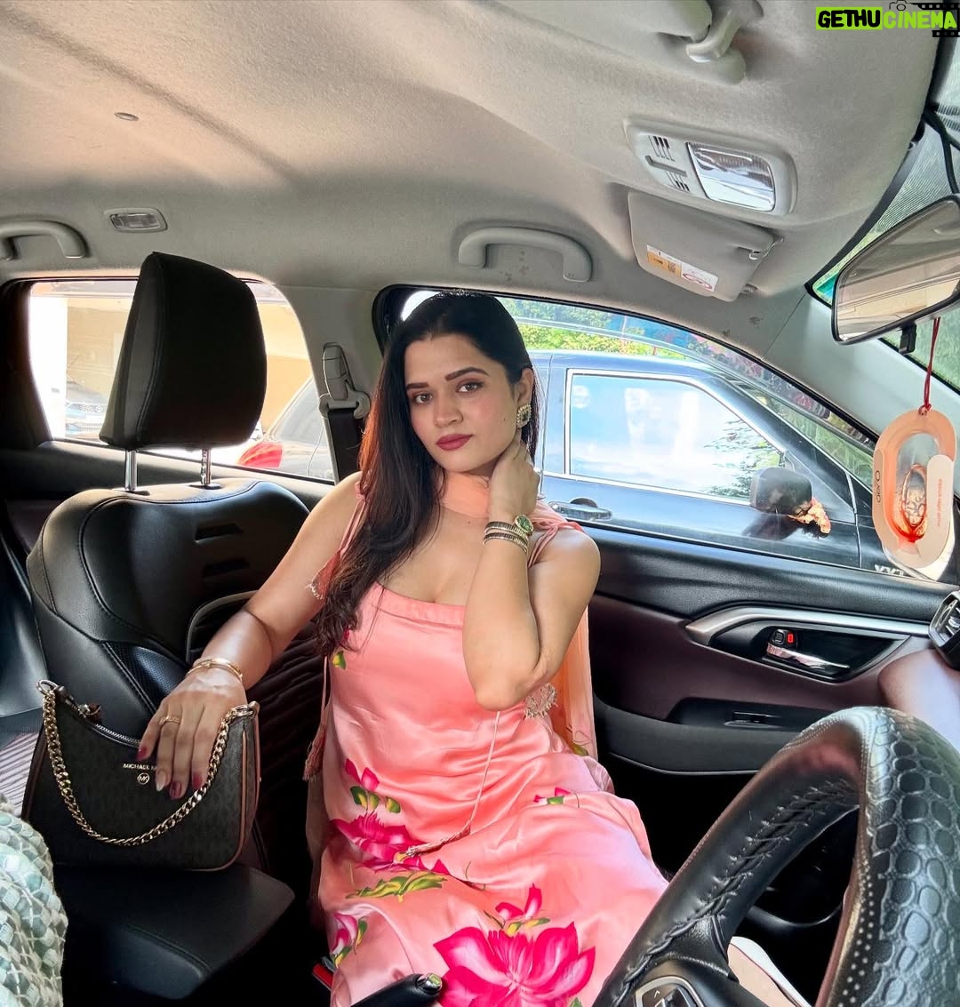Priyanka Chaturvedi - 10K Likes - On my way to get my dupatta stuck in his watch 💗