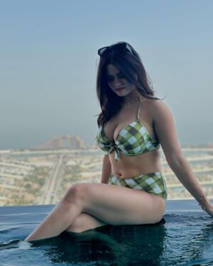 Priyanka Chaturvedi Instagram - Birthday behaviour 🎈🫧💫
#birthdaygirl #birthdaypost #vacationmode #birthdaypost #dubai🇦🇪 #swimmingday #explore #fyp #vacayvibes #Dubaivacay2024
