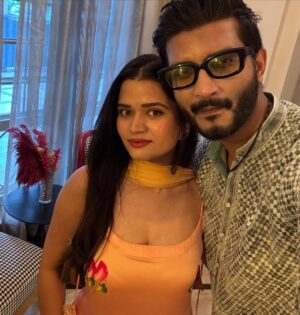 Priyanka Chaturvedi Instagram - On my way to get my dupatta stuck in his watch 💗