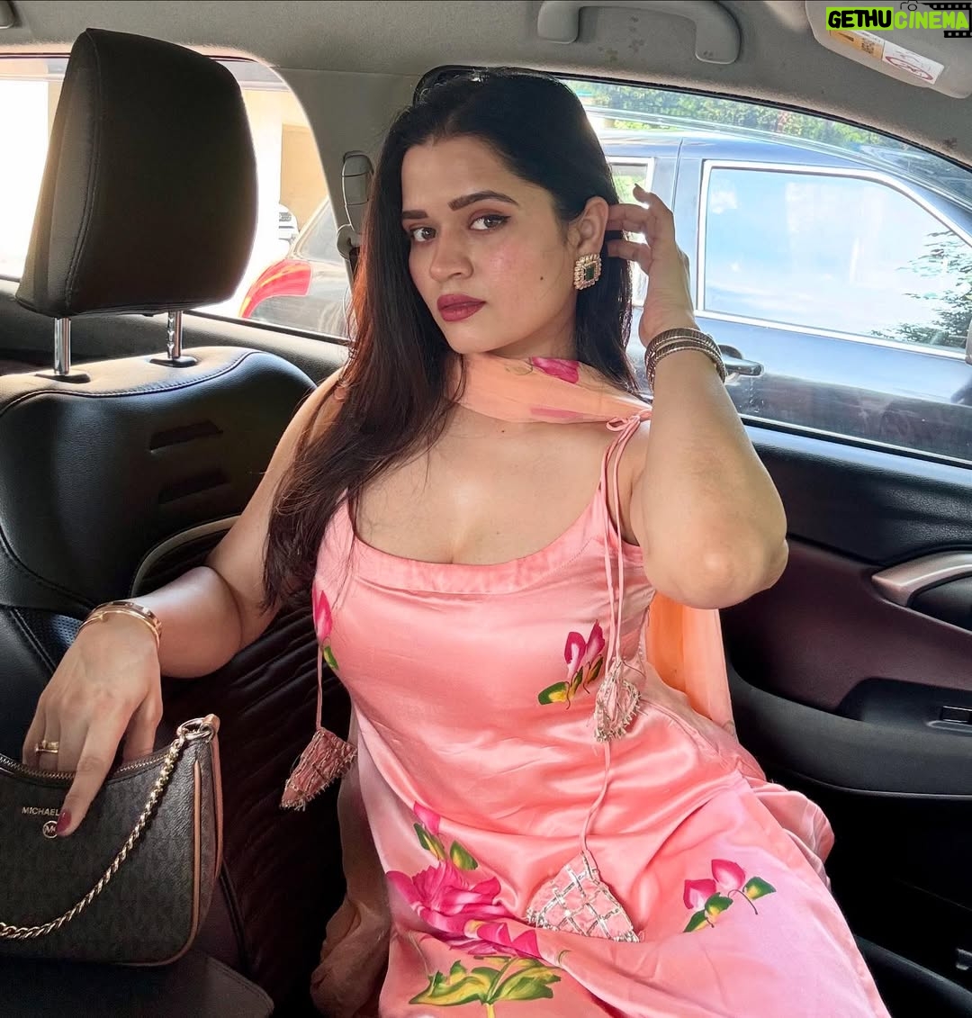 Priyanka Chaturvedi - 10K Likes - On my way to get my dupatta stuck in his watch 💗