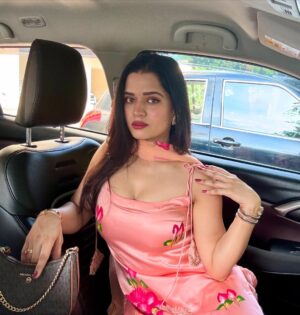 Priyanka Chaturvedi Instagram - On my way to get my dupatta stuck in his watch 💗