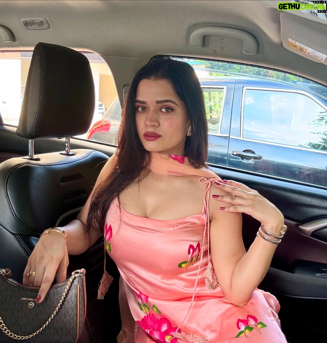 Priyanka Chaturvedi - 10K Likes - On my way to get my dupatta stuck in his watch 💗