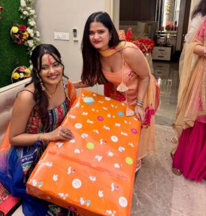 Priyanka Chaturvedi Instagram - On my way to get my dupatta stuck in his watch 💗