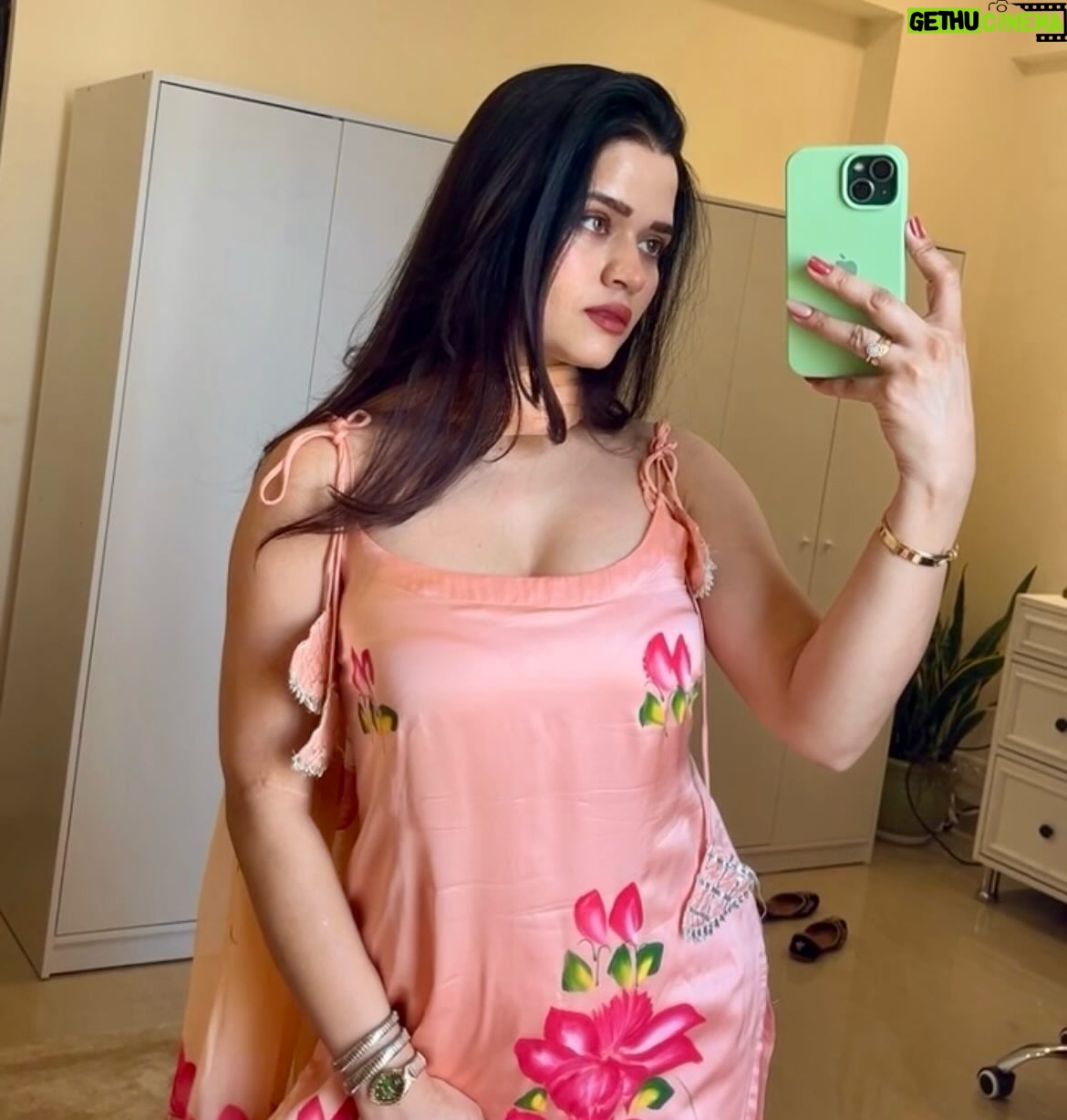 Priyanka Chaturvedi - 10K Likes - On my way to get my dupatta stuck in his watch 💗
