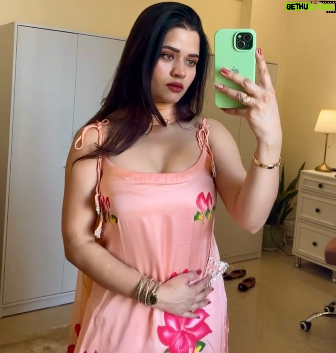 Priyanka Chaturvedi - 10K Likes - On my way to get my dupatta stuck in his watch 💗