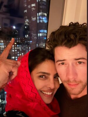 Priyanka Chopra Instagram - Surprise!! Daddy’s back! 😍 In the middle of intense touring, when he comes back home , to make sure he spends Karva chauth with me every year, when my mother-in-law sends me my Sargi the day before, and my mother brings back delicious food made by Vikas khanna from @bungalowny to break my fast.. this is what my dreams were made of. 🥺🥰
Thank you for being my true chaand 🌙
Love you forever and always @nickjonas