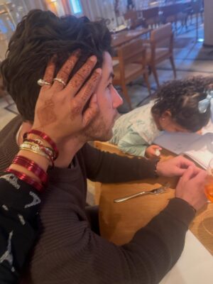 Priyanka Chopra Instagram - Surprise!! Daddy’s back! 😍 In the middle of intense touring, when he comes back home , to make sure he spends Karva chauth with me every year, when my mother-in-law sends me my Sargi the day before, and my mother brings back delicious food made by Vikas khanna from @bungalowny to break my fast.. this is what my dreams were made of. 🥺🥰
Thank you for being my true chaand 🌙
Love you forever and always @nickjonas