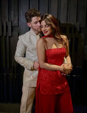 Priyanka Chopra Instagram - A little bit of this and so much of that. 🥰
This diwali was full of heart and love. Sharing this festival with people who haven’t discovered its beauty was the highlight this year. Especially Maltis friends. 🥺
Happy Diwali to everyone celebrating. May this new year bring you love, joy, prosperity, and happiness.