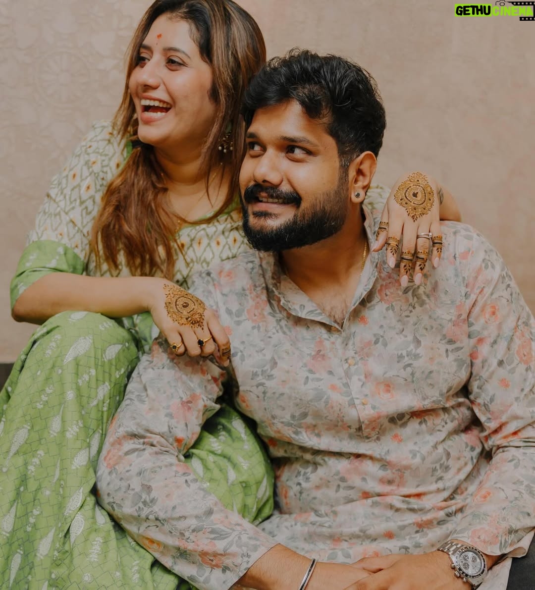 Priyanka Deshpande - 250.9K Likes - All my love, for the one who’s been my partner in every chapter of life — for every silly fight, every secret kept, and every tomorrow we share. 🥂♥️
.
.
#iloveyoutambi #rakhi