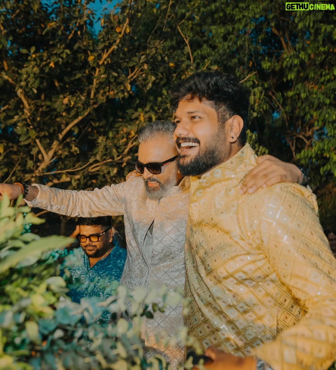 Priyanka Deshpande - 250.9K Likes - All my love, for the one who’s been my partner in every chapter of life — for every silly fight, every secret kept, and every tomorrow we share. 🥂♥️
.
.
#iloveyoutambi #rakhi