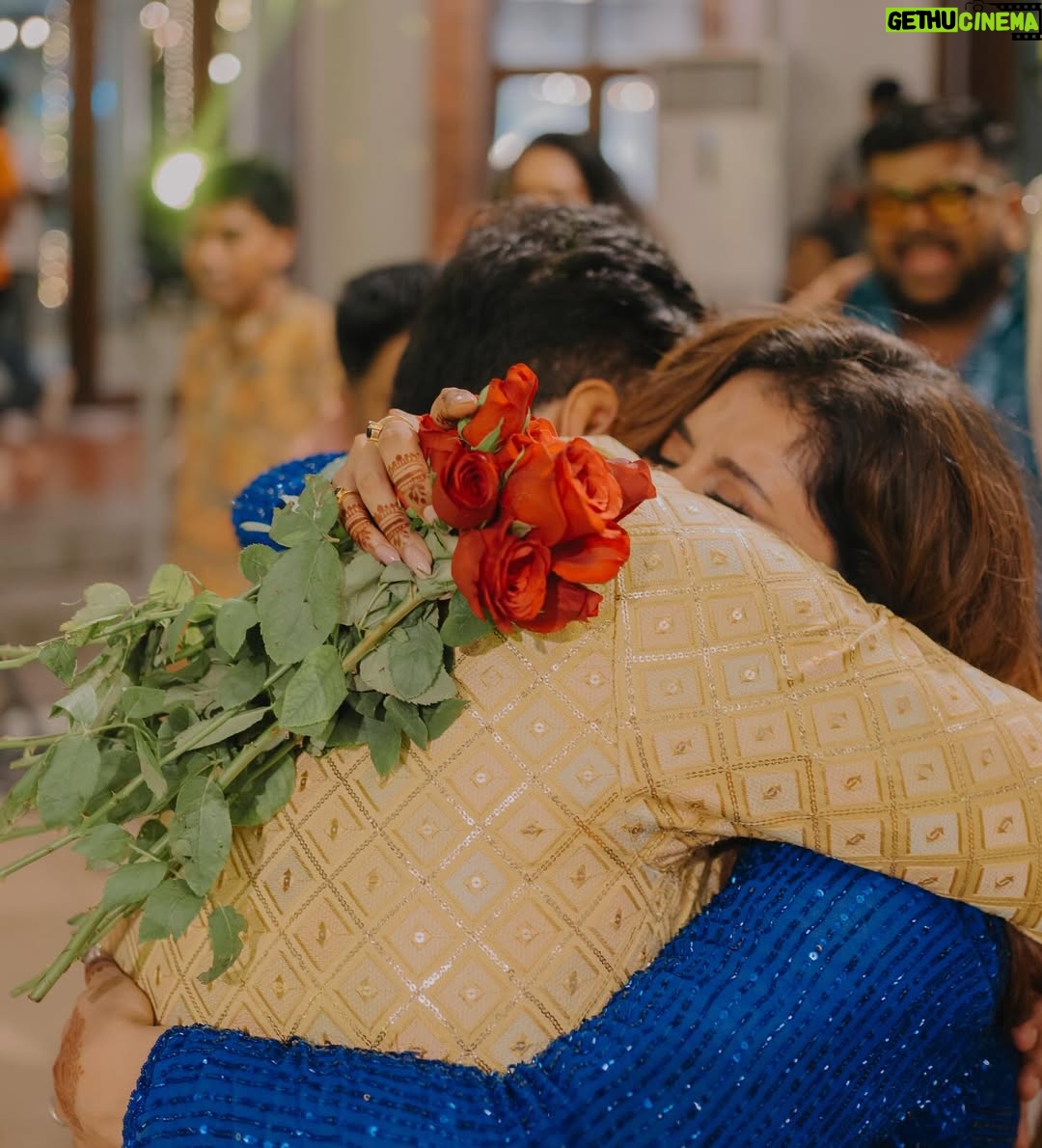 Priyanka Deshpande - 250.9K Likes - All my love, for the one who’s been my partner in every chapter of life — for every silly fight, every secret kept, and every tomorrow we share. 🥂♥️
.
.
#iloveyoutambi #rakhi