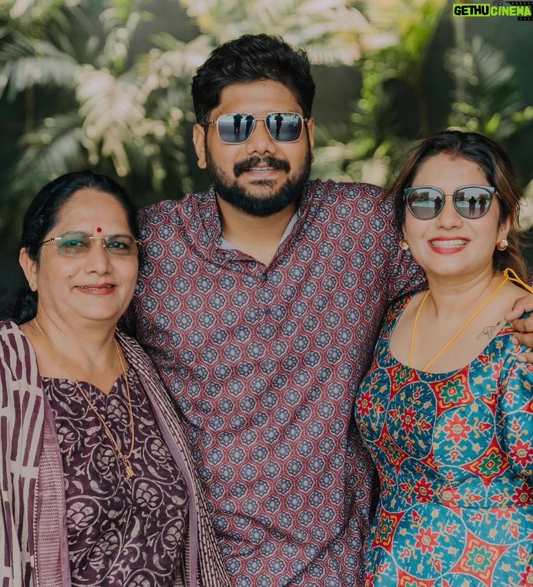 Priyanka Deshpande - 250.9K Likes - All my love, for the one who’s been my partner in every chapter of life — for every silly fight, every secret kept, and every tomorrow we share. 🥂♥️
.
.
#iloveyoutambi #rakhi