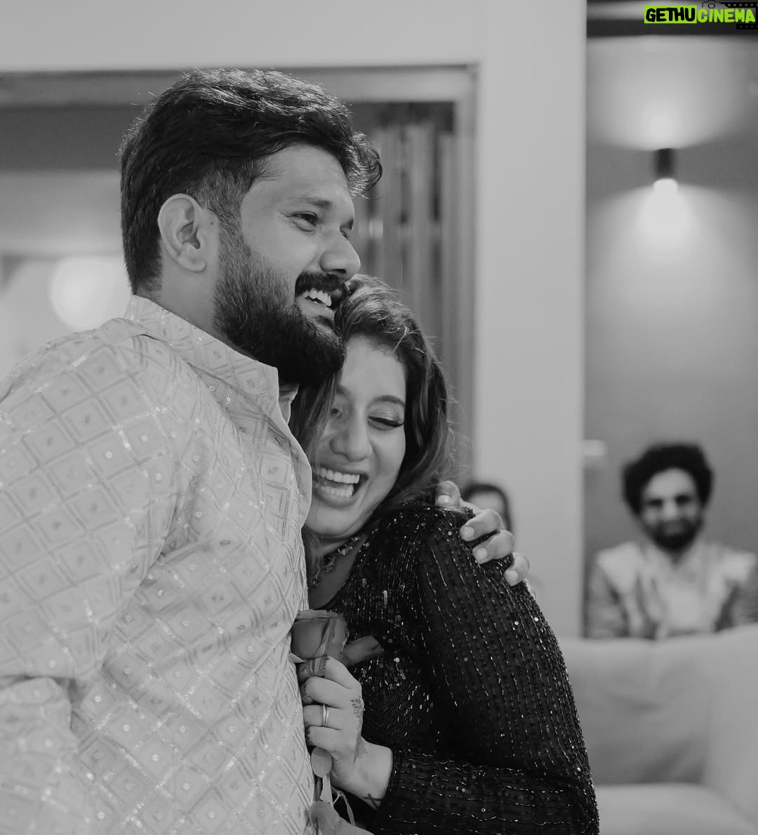 Priyanka Deshpande - 250.9K Likes - All my love, for the one who’s been my partner in every chapter of life — for every silly fight, every secret kept, and every tomorrow we share. 🥂♥️
.
.
#iloveyoutambi #rakhi