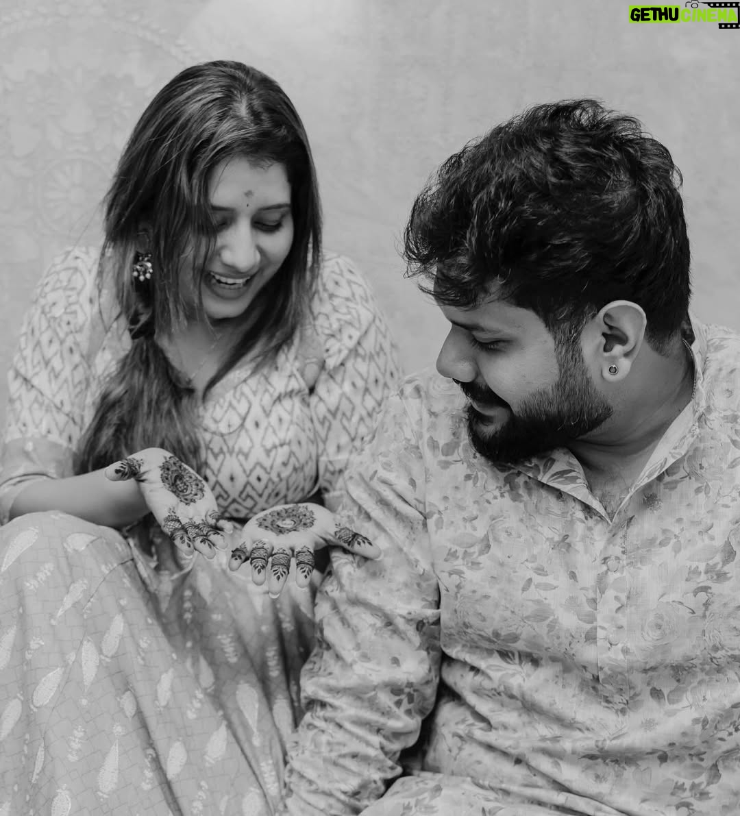 Priyanka Deshpande - 250.9K Likes - All my love, for the one who’s been my partner in every chapter of life — for every silly fight, every secret kept, and every tomorrow we share. 🥂♥️
.
.
#iloveyoutambi #rakhi