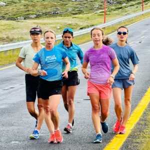Priyanka Goswami Instagram - Training at altitude with world class athletes here in Australia.
#racewalking #world #atheletes #workhard #goodplace