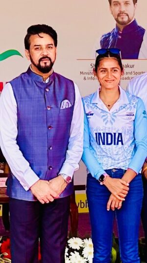 Priyanka Goswami Instagram - Great honour being felicitated by honourable sports minister @official.anuragthakur sir.
#bangalore #roadtoparis #motivatedday #priyankagoswami #sports #indian #athlete