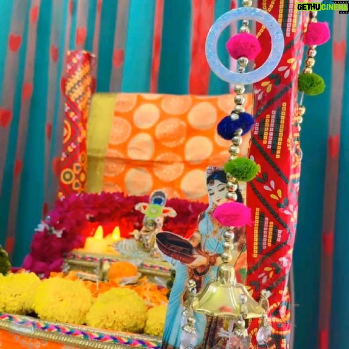 Priyanka Goswami - 2.2K Likes - Happy birthday  kanha ji 🎂
मेरे बाल गोपाल जी का जन्म दिन है जो 4 साल पहले मेरी माँ ने मुझे सेवा करने के लिए दिये थे ! मैं बहुत ही भाग्यशाली हूँ जो मुझे इनकी सेवा करने का मोका मील रहा हैं! ये जबसे मेरी ज़िंदगी में आए है मेरा जीने का तरीक़ा ही बदल गया  है ! मेरी ज़िंदगी के पिछले 4 साल में हर उतार चढ़ाव में ये मेरे साथ है ! ओर इनके लगाव ओर राधारानी की कृपा से मुझे वृंदावन में वास भी मिल गया !मेरी श्रीं जी ने चाहा तभी मुझे यहाँ वास मिला है ! भक्ति के मार्ग में चलना और वृन्दावन में हमारा घर हो ये मुझे मेरी माँ ने सिखाया है! बस मैं ऐसे ही भक्ति में लीन रहूँ ओर अपने बाल गोपाल की सेवा पूरी ज़िंदगी करती रहूँ! 
#devotee #radhakrishna #radheyradhey #brij #dham