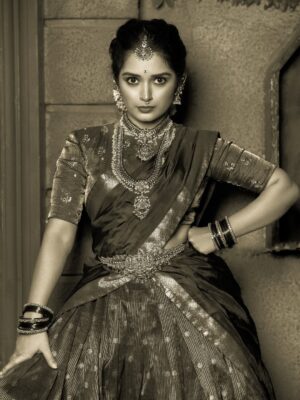Priyanka M Jain Instagram - మహానటి❤️🔥
In @srehadesignerstudioofficial @srehadesignerjewelleryofficial
📸 @dl_shoots
💄 @almightymakeupstudioacademy
@nstudios_prewedding
.
.
.
.
.
.
#priyanka #priyankajain #priyankamjain #mahanati #savitri #trending #retro #india #telugu #teluguretro #maayabazaar #lehenga #pattu #south #southindian #wedding #jewellery #viral #bn #virall #vintage #designs #designsoftheday #weddinghairstyle #ootd #ootn #outfit #attire