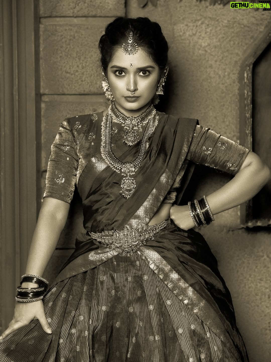 Priyanka M Jain - 89.3K Likes - మహానటి❤️‍🔥

In @srehadesignerstudioofficial @srehadesignerjewelleryofficial 
📸 @dl_shoots 
💄 @almightymakeupstudioacademy 
@nstudios_prewedding 

.

.

.

.

.

.

#priyanka #priyankajain #priyankamjain #mahanati #savitri #trending #retro #india #telugu #teluguretro #maayabazaar #lehenga #pattu #south #southindian #wedding #jewellery #viral #bn #virall #vintage #designs #designsoftheday #weddinghairstyle #ootd #ootn #outfit #attire