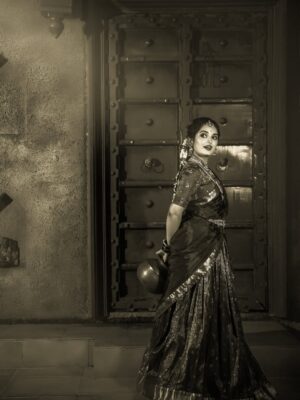 Priyanka M Jain Instagram - మహానటి❤️🔥
In @srehadesignerstudioofficial @srehadesignerjewelleryofficial
📸 @dl_shoots
💄 @almightymakeupstudioacademy
@nstudios_prewedding
.
.
.
.
.
.
#priyanka #priyankajain #priyankamjain #mahanati #savitri #trending #retro #india #telugu #teluguretro #maayabazaar #lehenga #pattu #south #southindian #wedding #jewellery #viral #bn #virall #vintage #designs #designsoftheday #weddinghairstyle #ootd #ootn #outfit #attire