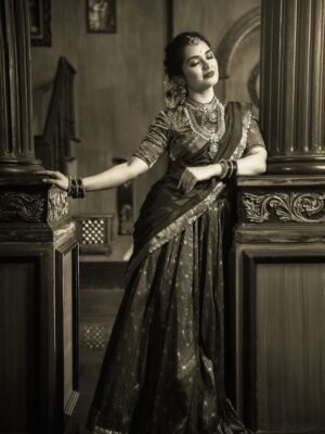 Priyanka M Jain Instagram - మహానటి❤️🔥
In @srehadesignerstudioofficial @srehadesignerjewelleryofficial
📸 @dl_shoots
💄 @almightymakeupstudioacademy
@nstudios_prewedding
.
.
.
.
.
.
#priyanka #priyankajain #priyankamjain #mahanati #savitri #trending #retro #india #telugu #teluguretro #maayabazaar #lehenga #pattu #south #southindian #wedding #jewellery #viral #bn #virall #vintage #designs #designsoftheday #weddinghairstyle #ootd #ootn #outfit #attire
