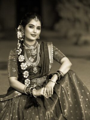 Priyanka M Jain Instagram - మహానటి❤️🔥
In @srehadesignerstudioofficial @srehadesignerjewelleryofficial
📸 @dl_shoots
💄 @almightymakeupstudioacademy
@nstudios_prewedding
.
.
.
.
.
.
#priyanka #priyankajain #priyankamjain #mahanati #savitri #trending #retro #india #telugu #teluguretro #maayabazaar #lehenga #pattu #south #southindian #wedding #jewellery #viral #bn #virall #vintage #designs #designsoftheday #weddinghairstyle #ootd #ootn #outfit #attire