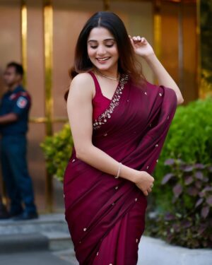 Priyanka Mitra Instagram - Grateful for everything that forced me to love myself more ❤️
.
Sharee from @goindrilaofficial ✨
Blouse from @sampurna_dey_100 ✨
Captured by @dipankardasinsta ✨
Jewellery @mpjjewellers ✨
.
#instagood #potd #love #peace #happiness #saree #ethnic #livelovelife #grateful #gratitude #radhekrishna