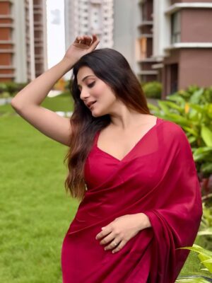 Priyanka Mitra Instagram - 🤎
.
.
💄 @artistic_arinjit 
🥻 @sampurna_dey_100 
.
.
#imstagood #love #happiness #weather #redraw #gratitute #grateful #harekrishna