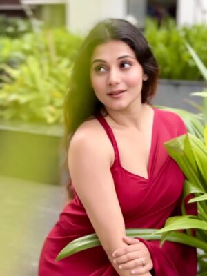 Priyanka Mitra Instagram - 🤎
.
.
💄 @artistic_arinjit
🥻 @sampurna_dey_100
.
.
#imstagood #love #happiness #weather #redraw #gratitute #grateful #harekrishna