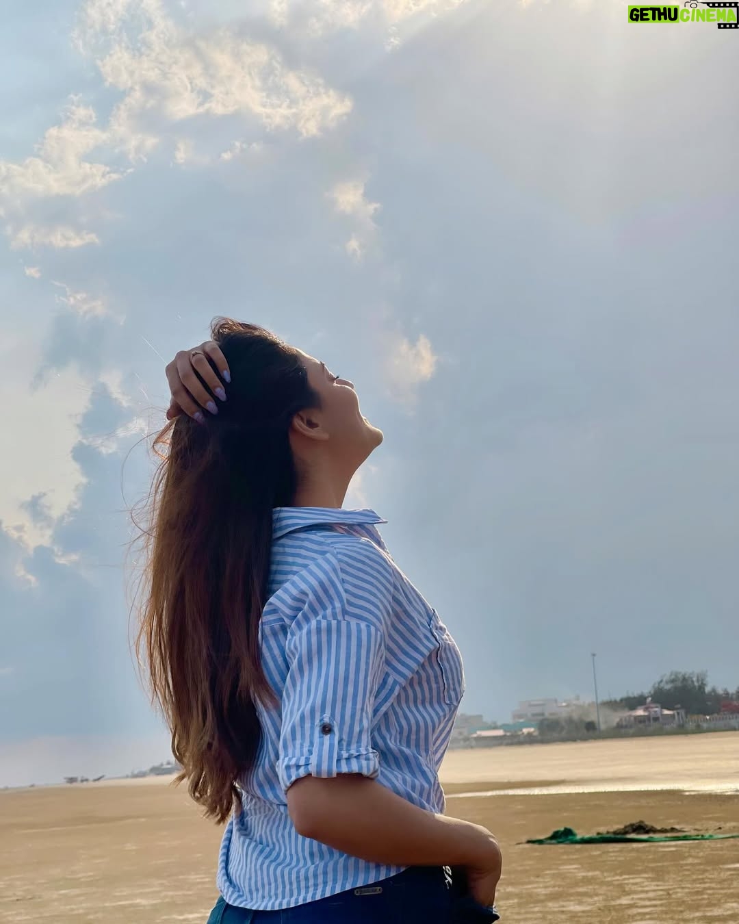 Priyanka Mitra - 36.4K Likes - Salty air & Sun-kissed hair 💃🏻🫠
.
.
.
#instagood #instapic #love #seaside #fun #livelovelaugh #happiness #gratitude #radhekrishna