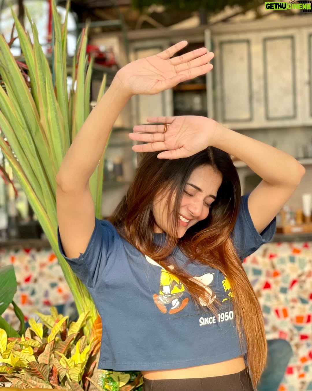 Priyanka Mitra - 36.8K Likes - Ankh bandh karke pose Karna ek art hain art 😝
.
.
.
#instagood #positivevibes #livelife #love #gratitute #grateful #harekrishna