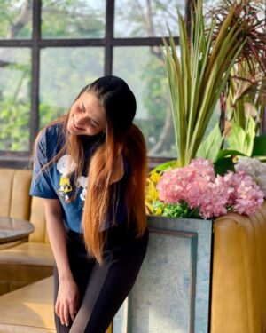 Priyanka Mitra Instagram - Ankh bandh karke pose Karna ek art hain art 😝
.
.
.
#instagood #positivevibes #livelife #love #gratitute #grateful #harekrishna