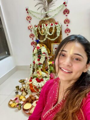Priyanka Mitra Instagram - May the divine flute of Krishna guide you towards eternal happiness 🪷
Hare Krishna 🙏🏻
.
.
#janmashtami #radhekrishna