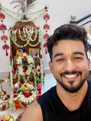 Priyanka Mitra Instagram - May the divine flute of Krishna guide you towards eternal happiness 🪷
Hare Krishna 🙏🏻
.
.
#janmashtami #radhekrishna