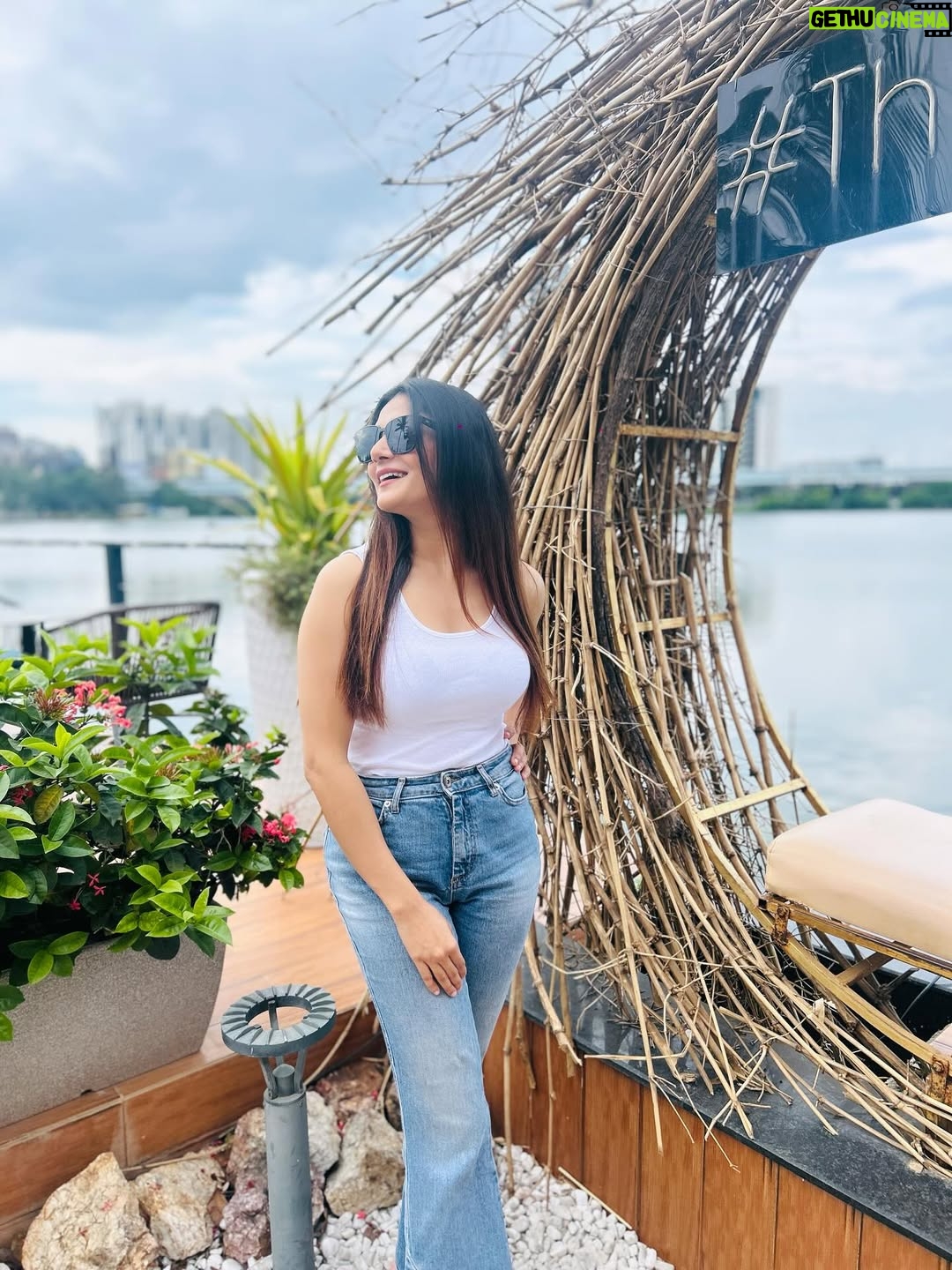 Priyanka Mitra - 22.4K Likes - Sun-daze 🤍
.
.
#instagood #whitelove #happiness #love #livelife #gratitude #grateful #radhekrishna