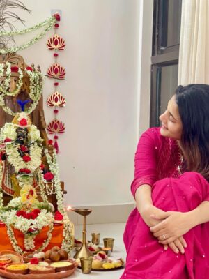 Priyanka Mitra Instagram - May the divine flute of Krishna guide you towards eternal happiness 🪷
Hare Krishna 🙏🏻
.
.
#janmashtami #radhekrishna
