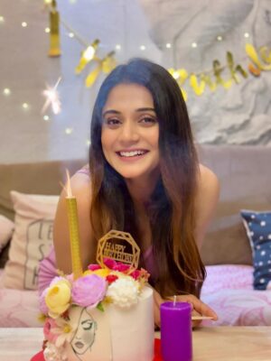 Priyanka Mitra Instagram - Surrounded by love 🧿
Happy Me Day! ❤️💃🏻

& Thank you all for all the birthday love 😍🥂