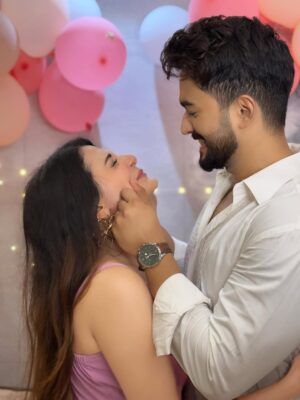 Priyanka Mitra Instagram - Surrounded by love 🧿
Happy Me Day! ❤️💃🏻
& Thank you all for all the birthday love 😍🥂