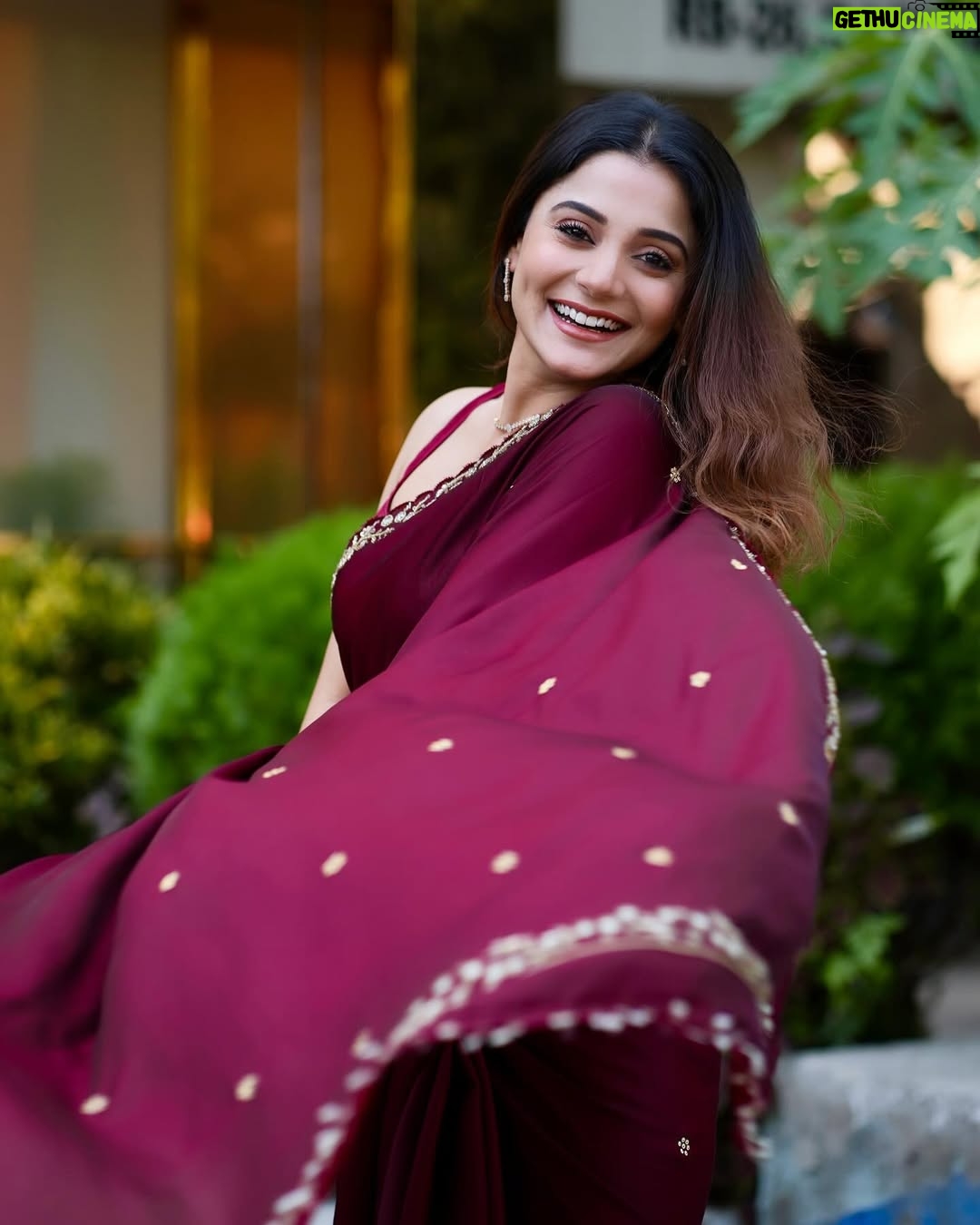 Priyanka Mitra - 25.7K Likes - Grateful for everything that forced me to love myself more ❤️
.
Sharee from @goindrilaofficial ✨
Blouse from @sampurna_dey_100 ✨
Captured by @dipankardasinsta ✨
Jewellery @mpjjewellers ✨
.
#instagood #potd #love #peace #happiness #saree #ethnic #livelovelife #grateful #gratitude #radhekrishna