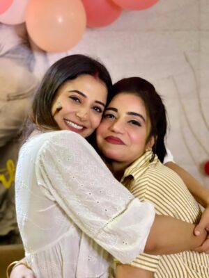 Priyanka Mitra Instagram - Surrounded by love 🧿
Happy Me Day! ❤️💃🏻

& Thank you all for all the birthday love 😍🥂