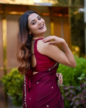 Priyanka Mitra Instagram - Grateful for everything that forced me to love myself more ❤️
.
Sharee from @goindrilaofficial ✨
Blouse from @sampurna_dey_100 ✨
Captured by @dipankardasinsta ✨
Jewellery @mpjjewellers ✨
.
#instagood #potd #love #peace #happiness #saree #ethnic #livelovelife #grateful #gratitude #radhekrishna