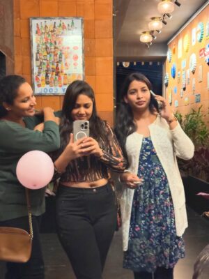 Priyanka Nalkari Instagram - #allaboutlastnight #withmagals #crazypics #goodtime #hyderabad #friendslove #instagram #indians #actress