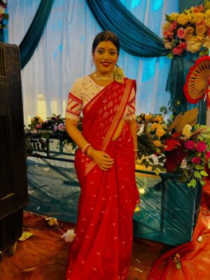 Priyanka Panigrahi Instagram - #laal saree🫶🏻🫶🏻🫶🏻🫶🏻