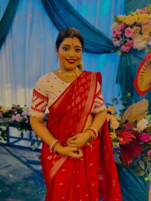 Priyanka Panigrahi Instagram - #laal saree🫶🏻🫶🏻🫶🏻🫶🏻