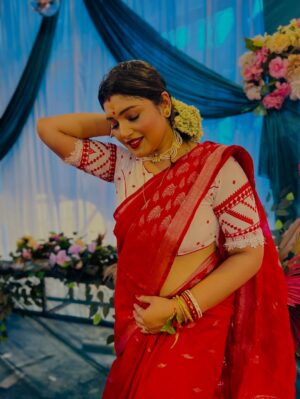 Priyanka Panigrahi Instagram - #laal saree🫶🏻🫶🏻🫶🏻🫶🏻