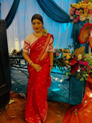 Priyanka Panigrahi Instagram - #laal saree🫶🏻🫶🏻🫶🏻🫶🏻