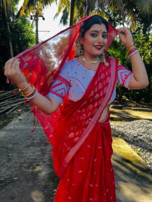 Priyanka Panigrahi Instagram - #laalsaree❤️