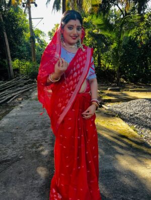 Priyanka Panigrahi Instagram - #laalsaree❤️